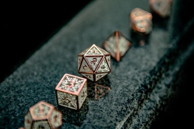 Hymgho Hollow Metal Dice - Rose Gold Snowflake Polyhedral Set (7)